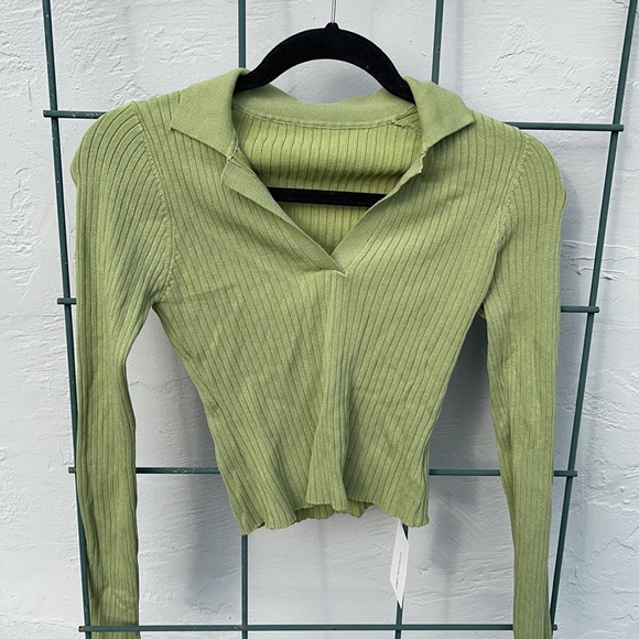 Green collared v neck stretchy top - Picture 1 of 1